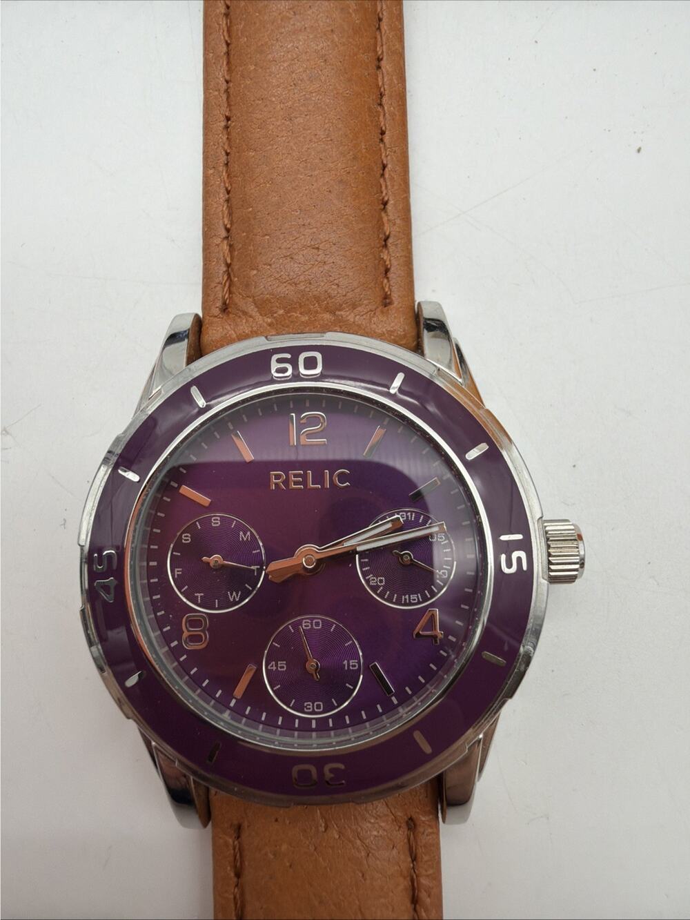 Relic Watch Women Silver Tone Purple Dial Day Date Rotating Bezel New Battery